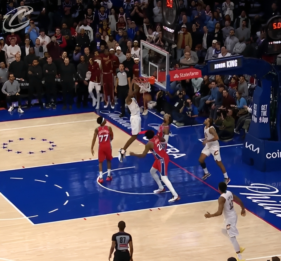 pg电子河南站-太刺激了！泰森助攻莫布里扣篮准绝杀！马克西超远三分反绝杀不进