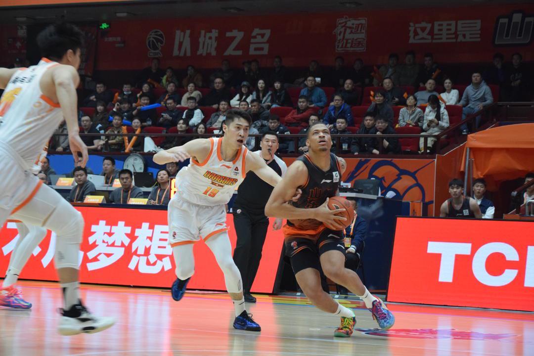 pg电子-高速男篮113：104复仇江苏，新外援约翰逊得到8分